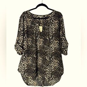 MPH Collection Animal Print Hi Low Tunic Top 1X Key Hole Neck Button Back Boho